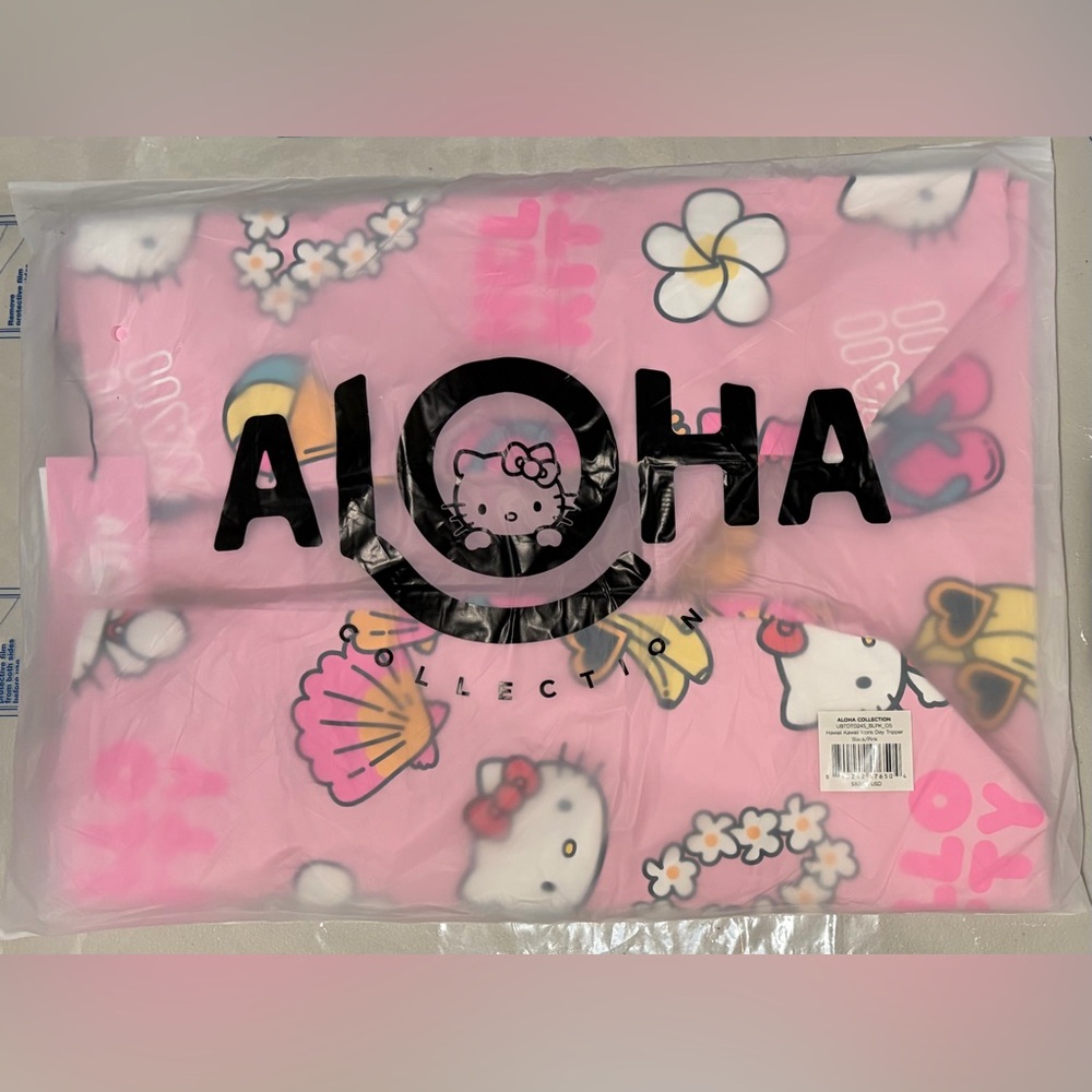 Hello Kitty Pink Tote Bag Hawaii Icons Day Tripper Travel Carry-On NWT - Picture 2 of 9